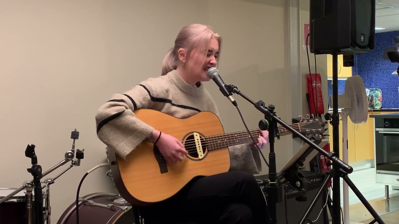 Ume&aring; Live - Saga Milton 