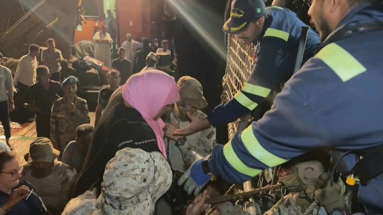 Sudan evacuees board Saudi-bound ship | AFP