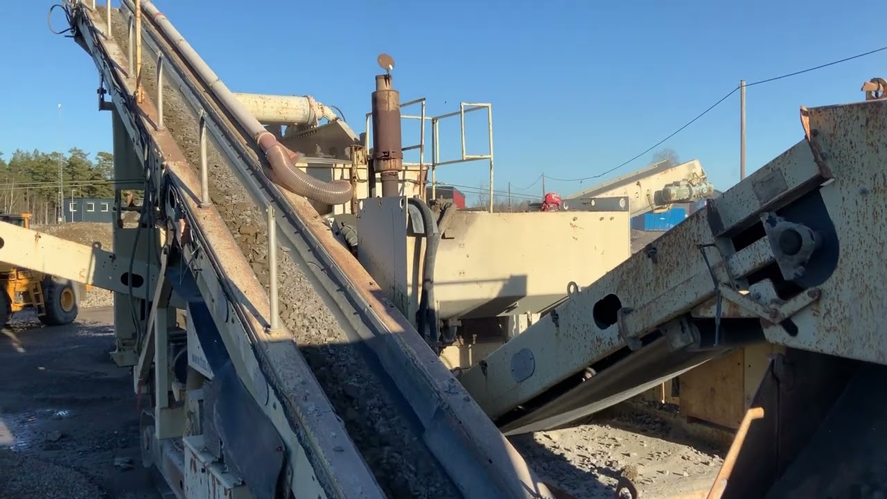 Köp Efterkross Metso Lokotrack LT1100 med matare på Klaravik