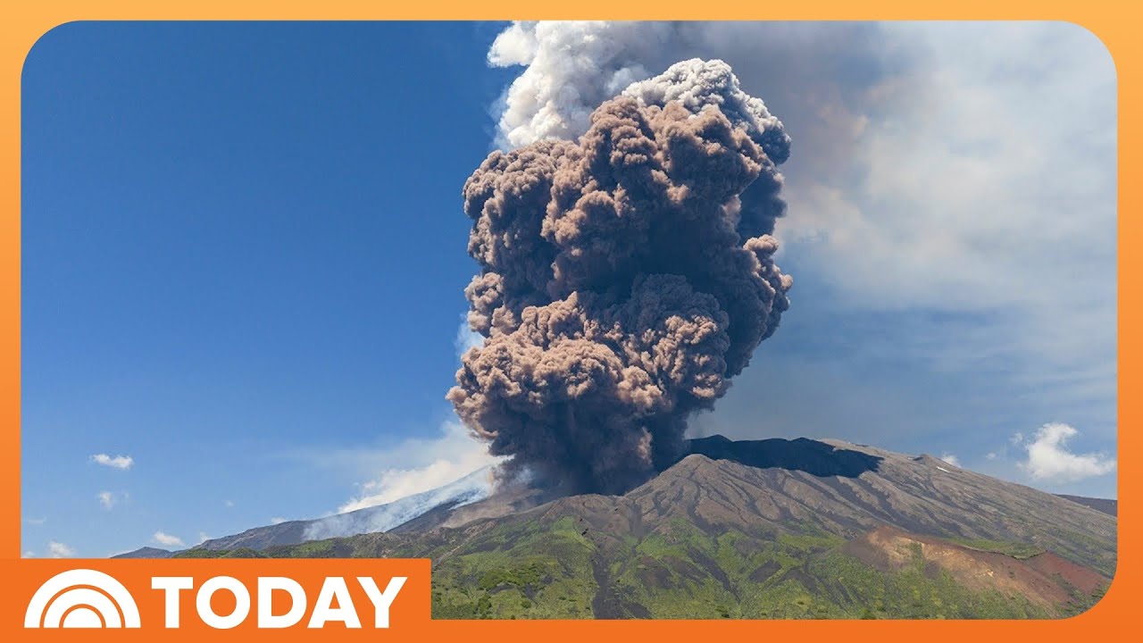 Tourists Seen Running Following Mount Etna Volcanic Eruption