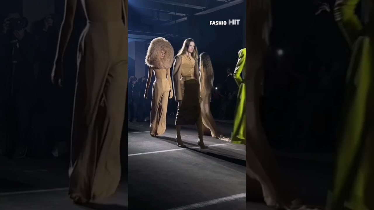 Mugler FINALE All SS26 collection at the #runway . #fashiohit #mugler #parisfashionweek