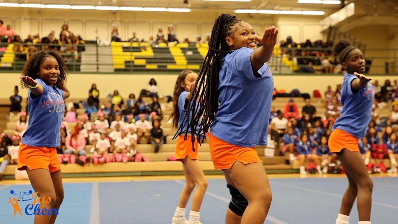 Jus Cheer были полны эмоций на своем первом выступлении!