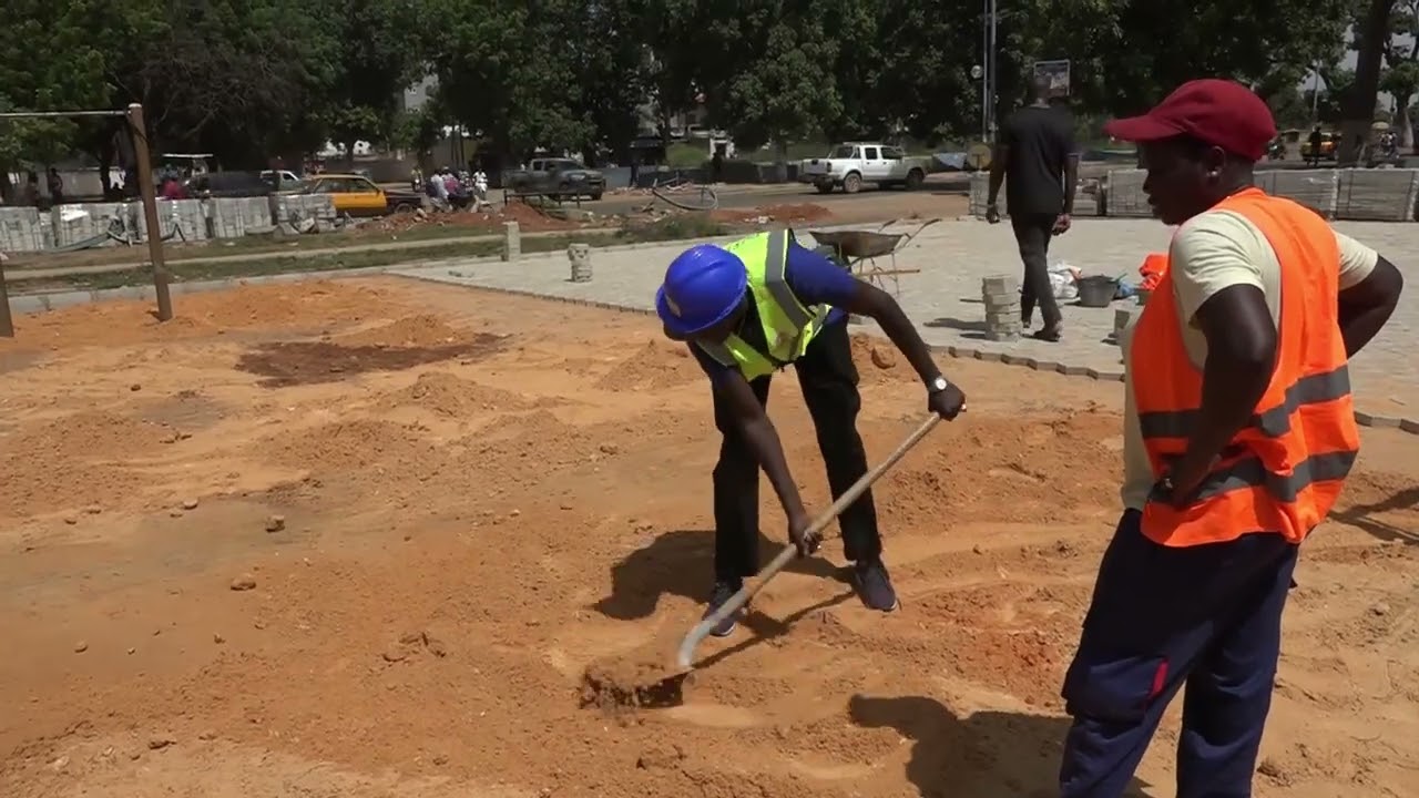 Le pavage de l’Avenue Caen lancé par le Maire Dr Babacar Diop