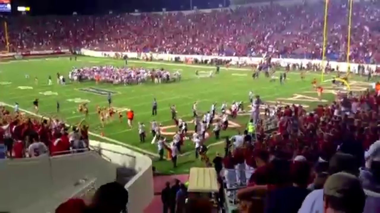It's Hard to be Humble - Arkansas Band