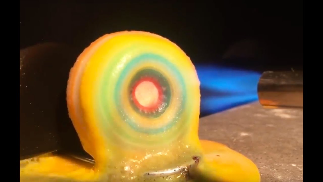 様々なモノを溶かす実験「LET'S MELT THIS」
