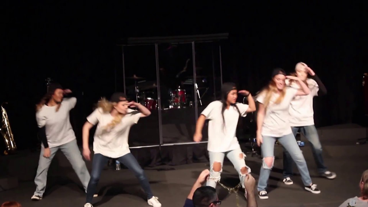 Boy Band vs Girl Group Lip Sync Battle (Dinner and a Show 2017)