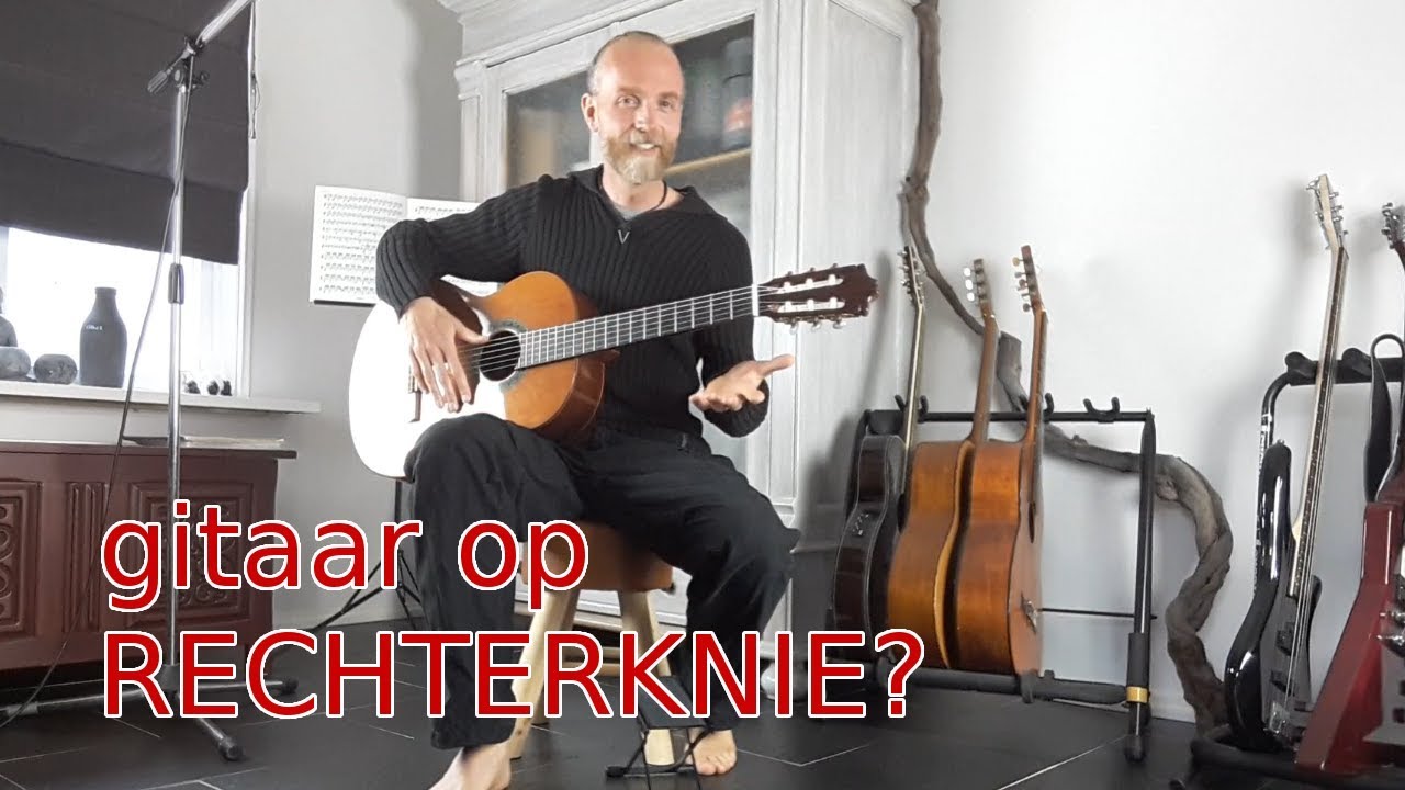 gitaar op rechterknie of linkerknie