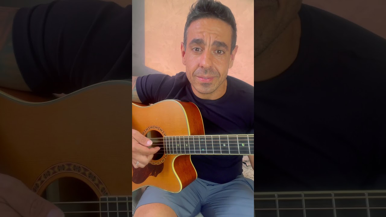 Toque 120 M&uacute;sicas com 1 dedilhado simples no viol&atilde;o