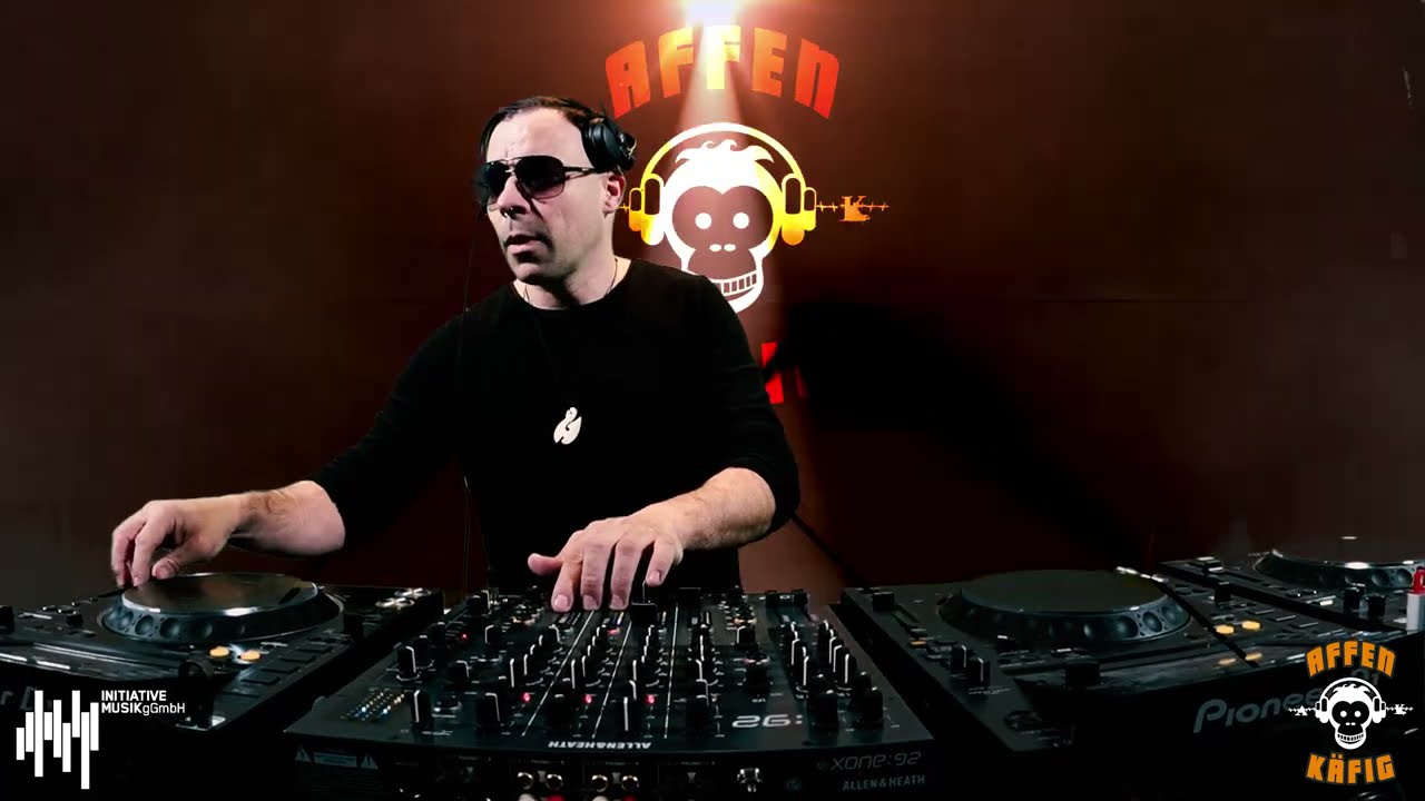 AFFENKÄFIG COMEBACK STREAM w/MARTIN BOOKS