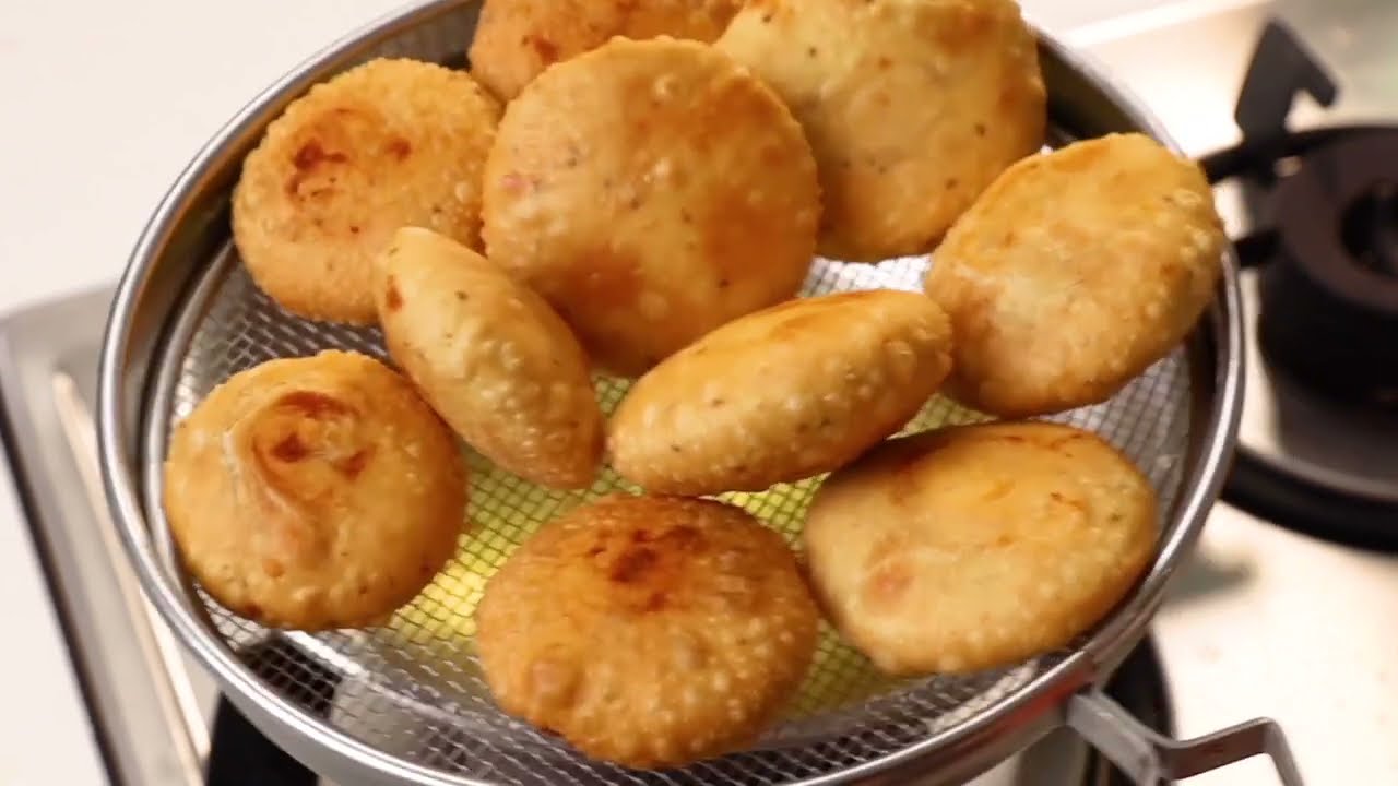 Aloo Cheese Kachori | आलू चीज़ कचोरी | Cheese Kachori | Aloo Kachori | Khasta Kachori |KabitasKitchen