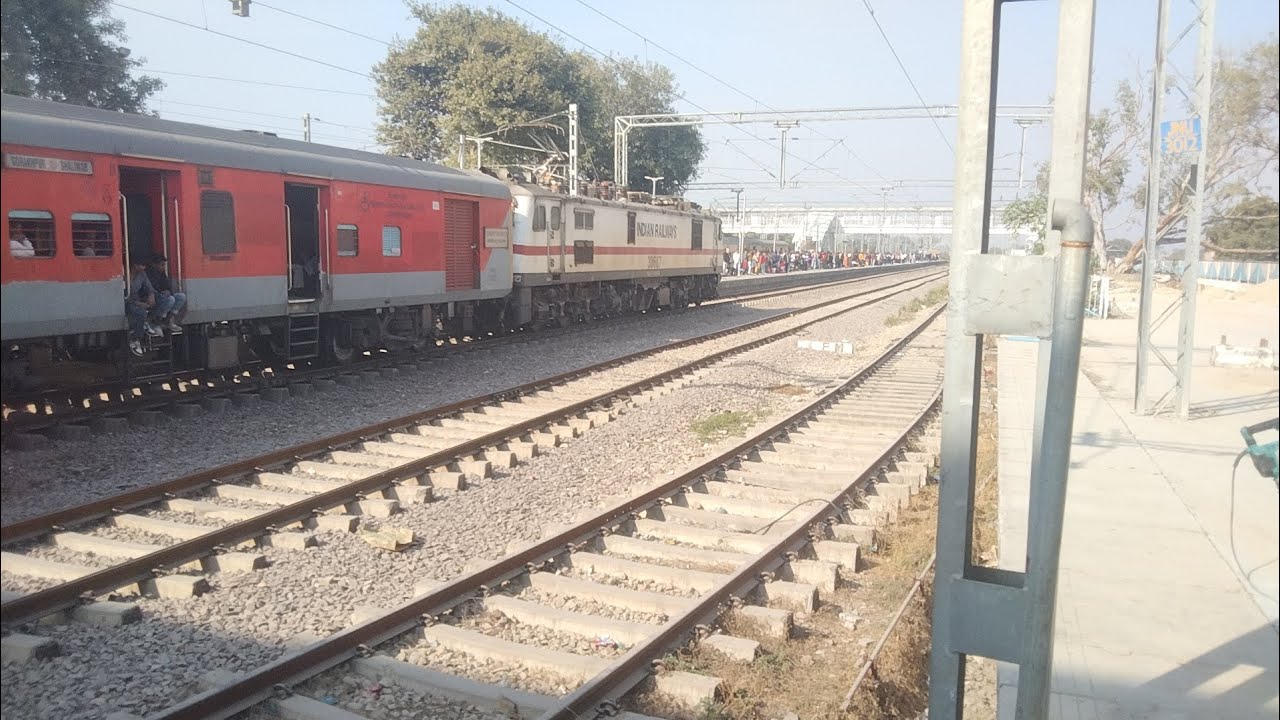 Shalimar-Gorakhpur,Chapra-Surat clone And 1 Other Arrival At Jaunpur Jn