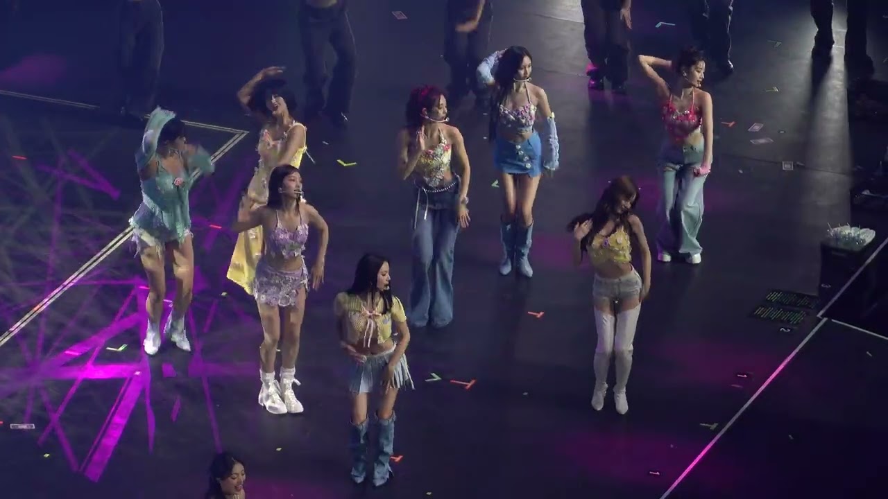 TWICE (트와이스) - DANCE THE NIGHT AWAY | 4K FANCAM (직캠) | READY TO BE TOUR LONDON
