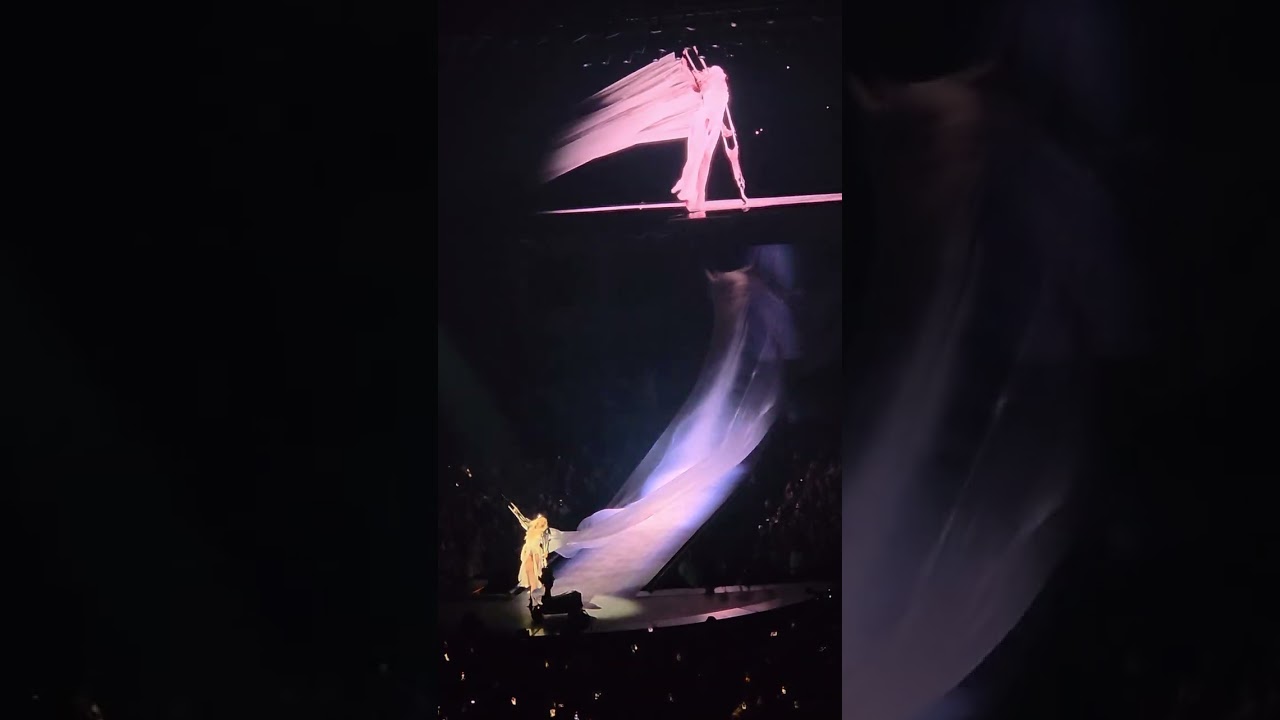 Lady Gaga - Paparazzi live (2026 MAYHEM Ball Encore Concert)