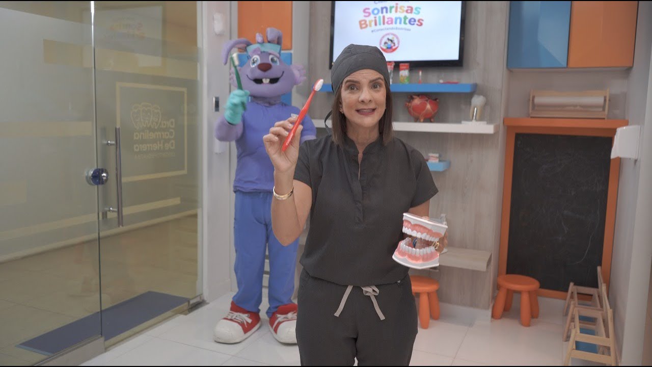 Dr.Muelitas y Dra.Carmelina|Cepilla tus dientes|Sonrisas Brillantes, Futuros Brillantes de Colgate™