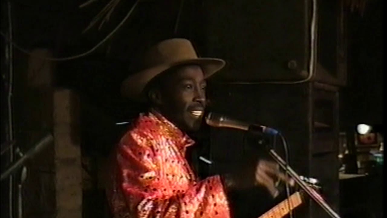 Sammy Muraya performing Guitu Ndunduri in the year 2000