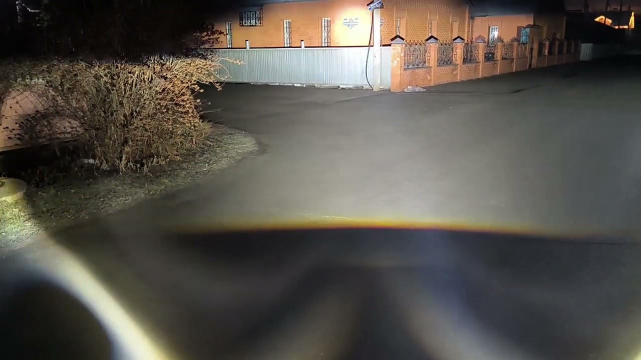Aozoom B-011 дальний. Влажный асфальт.