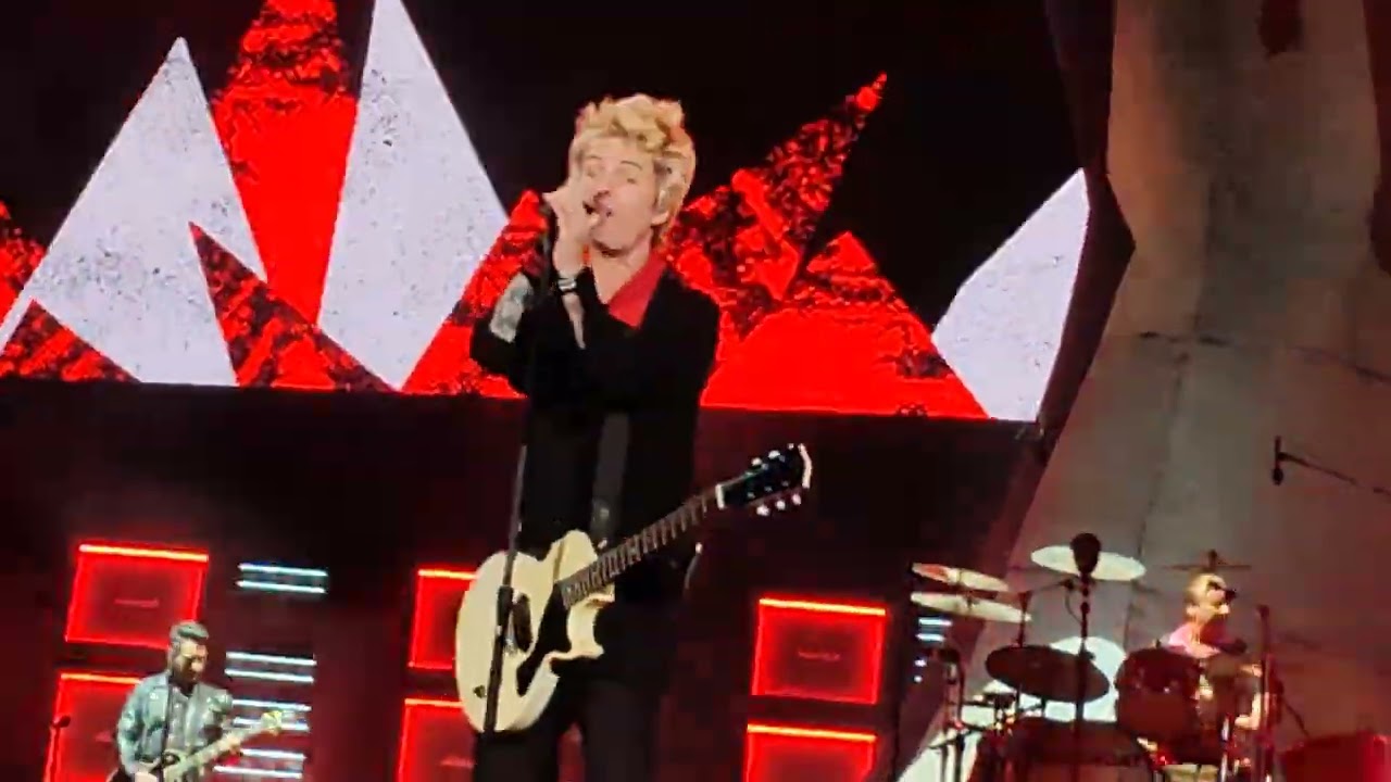 Green Day Brainstew outro, American idiot, Holiday and Boulevard of broken dreams