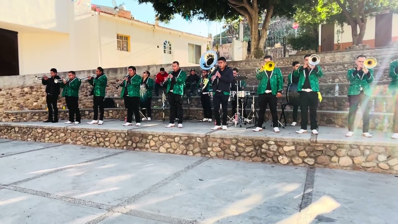 Cumbia Árabe en vivo BANDA SANTA CRUZ DE SAN LUIS POTOSÍ 