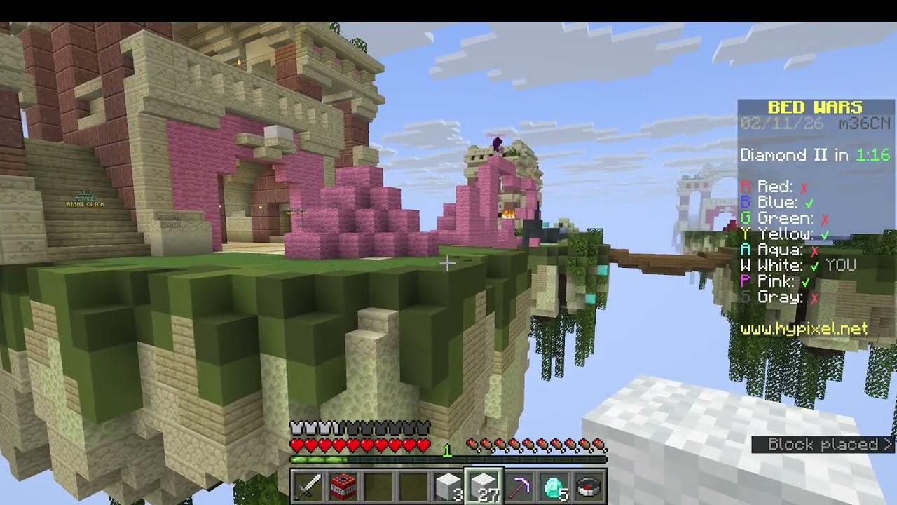 Bedwars match! also weird green man?