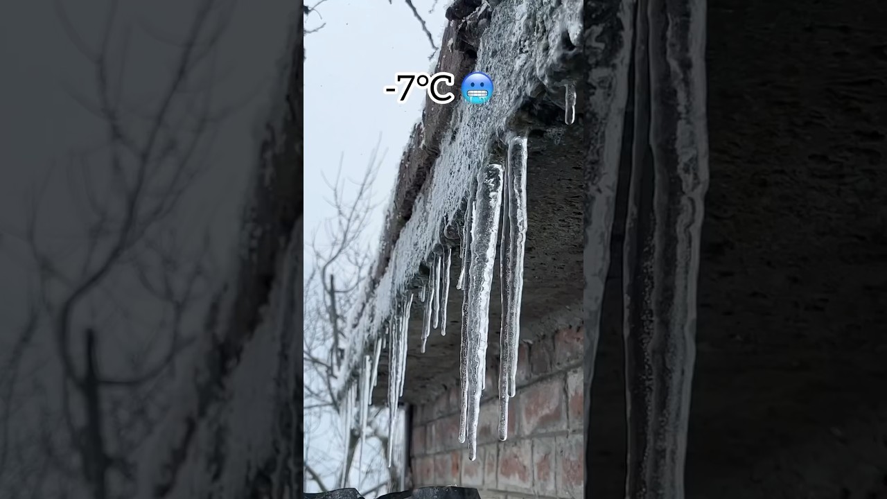 -7&deg;C ￼main kashmir ka hall 🥶 #shorts #kashmir #snow #trending #youtubeshorts