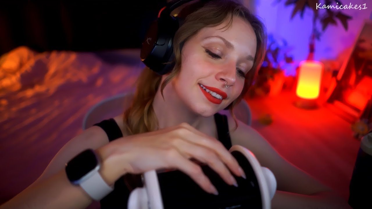 [ASMR] Deep Earmassage w/ earcupping, mic scratching, ear blowing & kisses ♥