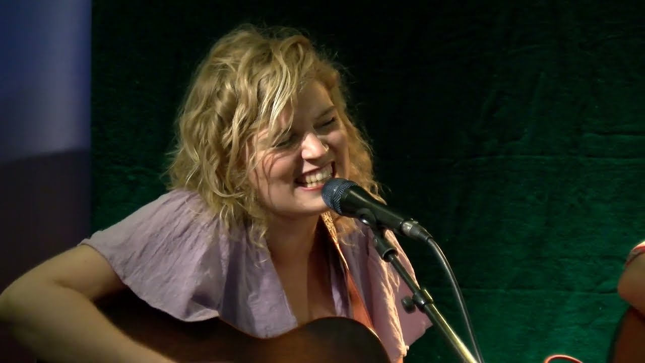 NinaLynn - Let it grow - Live Countryland Sessions S02E10