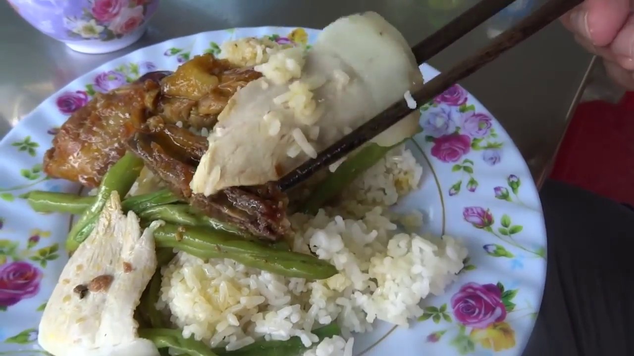 กินข้าวหมูย่างกว่างหงายอร่อยมาก Quảng Ngãi local food