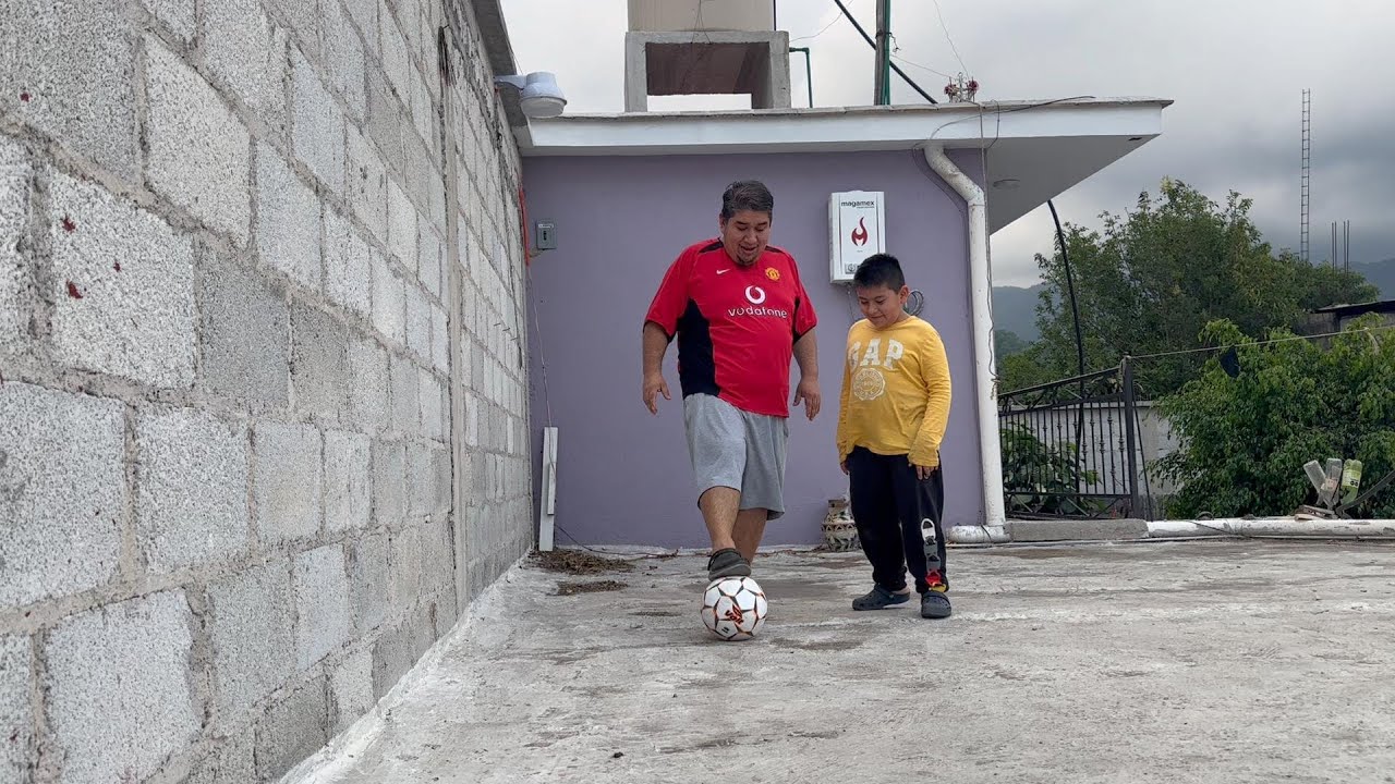 Jugando Futbol con mi sobrino gg
