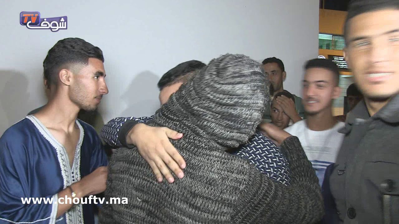لحظات و تصريحات جد مؤثرة من أمام سجن أيت ملول بعد إطلاق سراح مشجع الحسنية ...