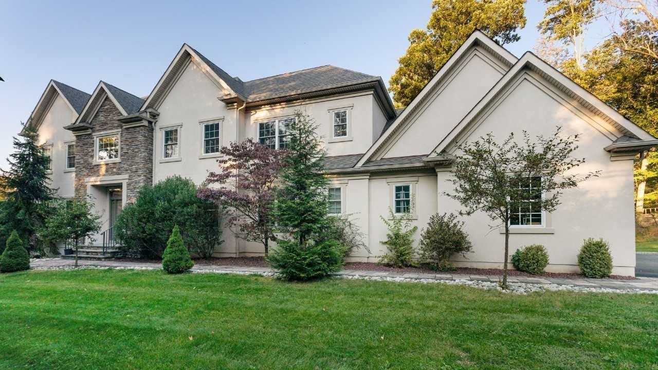 35 Oakwood Rd, Watchung NJ 07069
