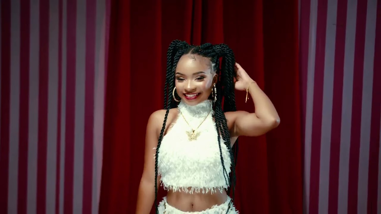 NAIMAH   Amoureuse  Clip Officiel NOUVEAUTE CLIP GASY 2026