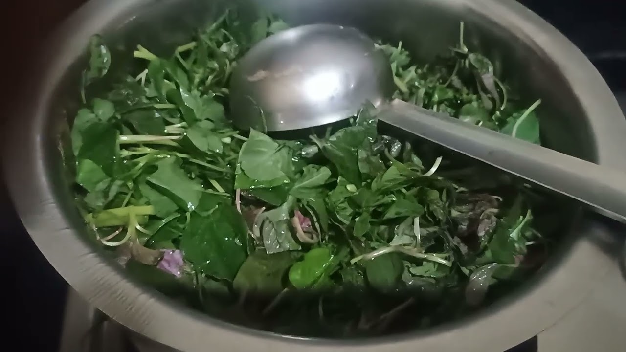 Brown Bengal gram and green leaf liquid dish/saru