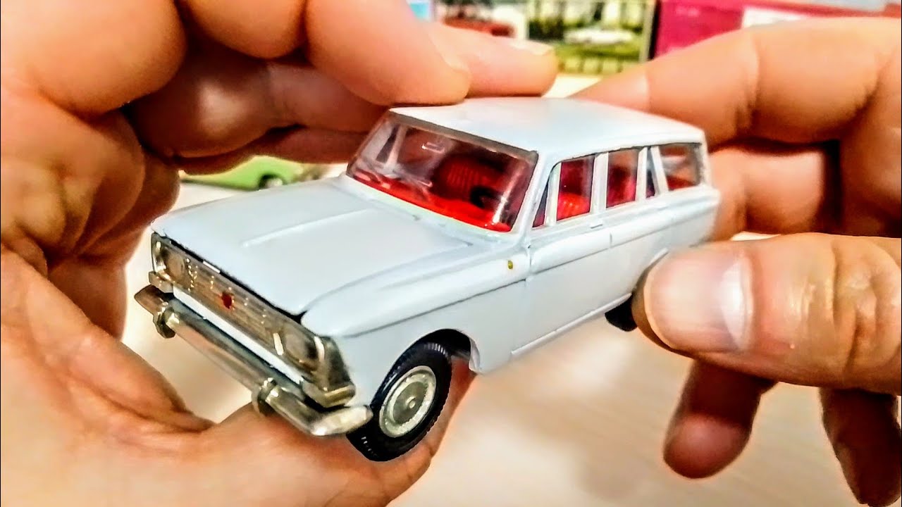 Москвич 427 универсал. Саратов. Ранний. Красный салон. Модель 1:43.
