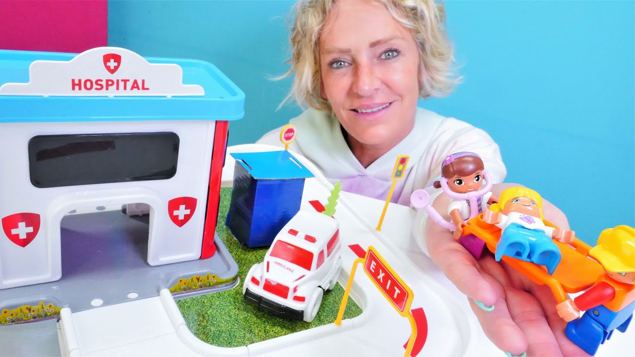 Lego Duplo Hastanesi kuruyoruz. Eğitici doktorculuk oyunu. Doc McStuffins muayenede