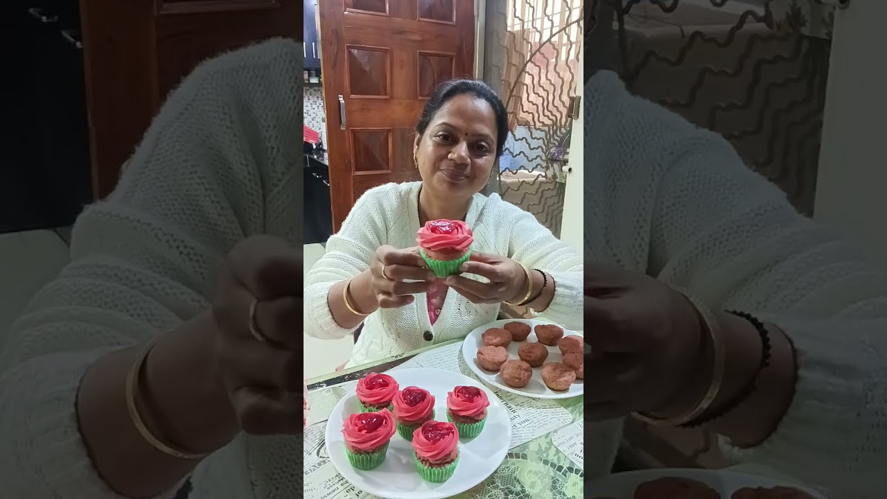 न मैदा, न चीनी, न तेल और न ही कोई कलर वेलेन्टाइन डे पर फ्रेश फ्रूट के कपकेक। Strawberry 🍓 Cupcakes 