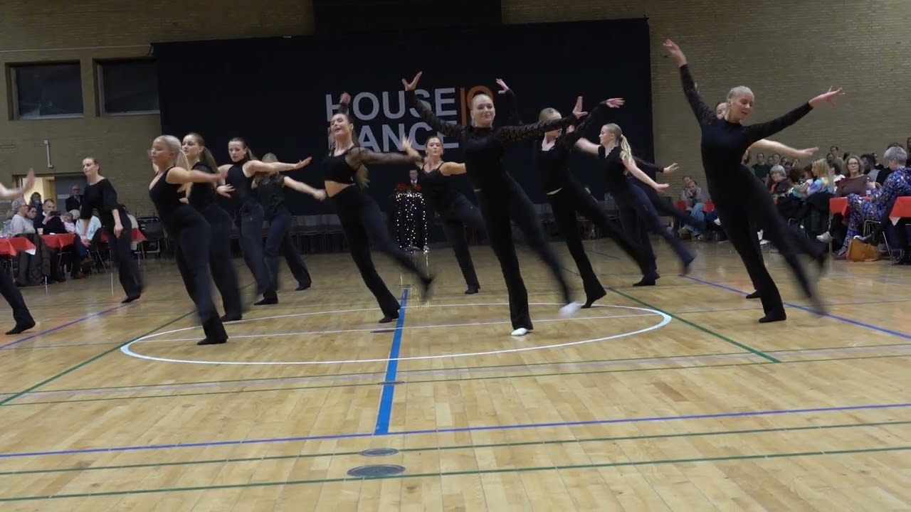 Julebal 2025, Showdance unge/voksne