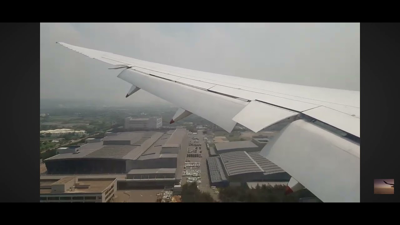 Wing view left landing SIN To TPE b787 10 Dreamliner SQ 876