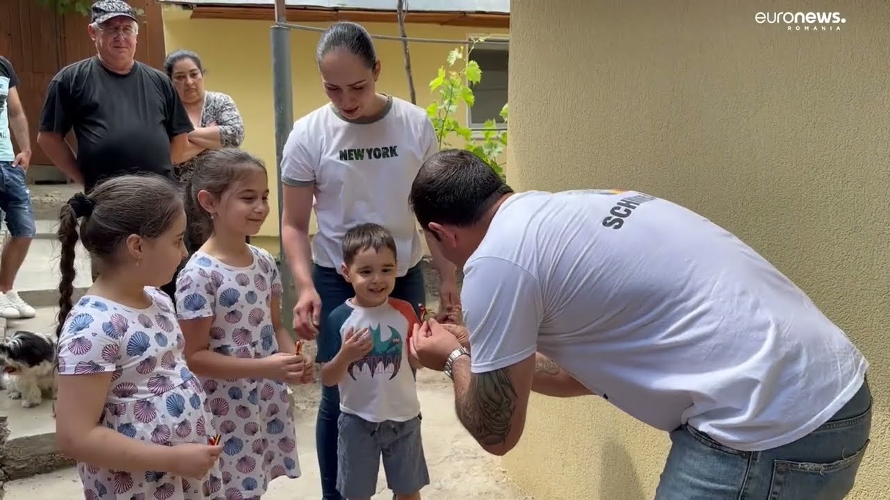 O familie a cărei locuință a fost distrusă de flăcări a primit o casă nouă