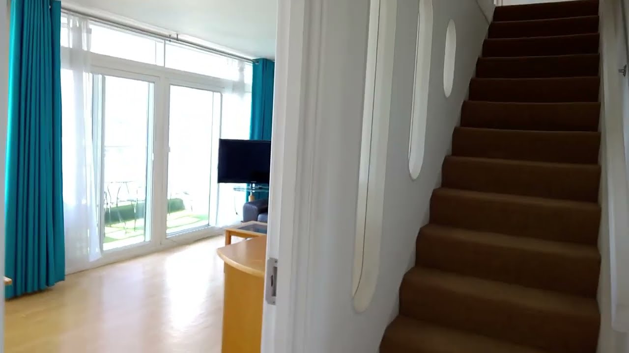 Ref T026 London: Soho/Covent Garden/West-End - 2-Bed 2-Bath with Balcony Duplex Penthouse Apartment