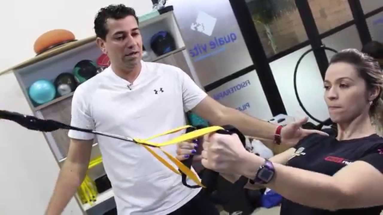 Como fazer exercícios usando a fita em suspensão