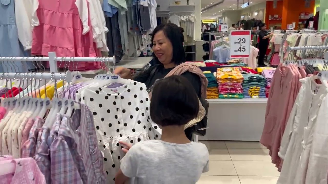 Christmas shopping membeli baju cucu