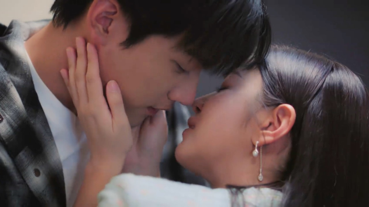 【狙击蝴蝶】😍李霧出國在即，小情侶不願分開，在床上糾纏三天三夜！🦋#狙击蝴蝶 #周柯宇 #陈妍希 #最新電影#愛情電影