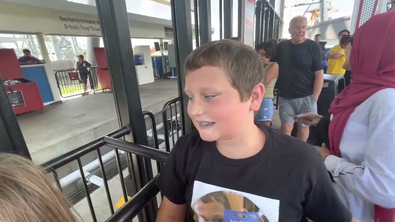 Развлечения в честь Национального дня американских горок в Six Flags Great America!!