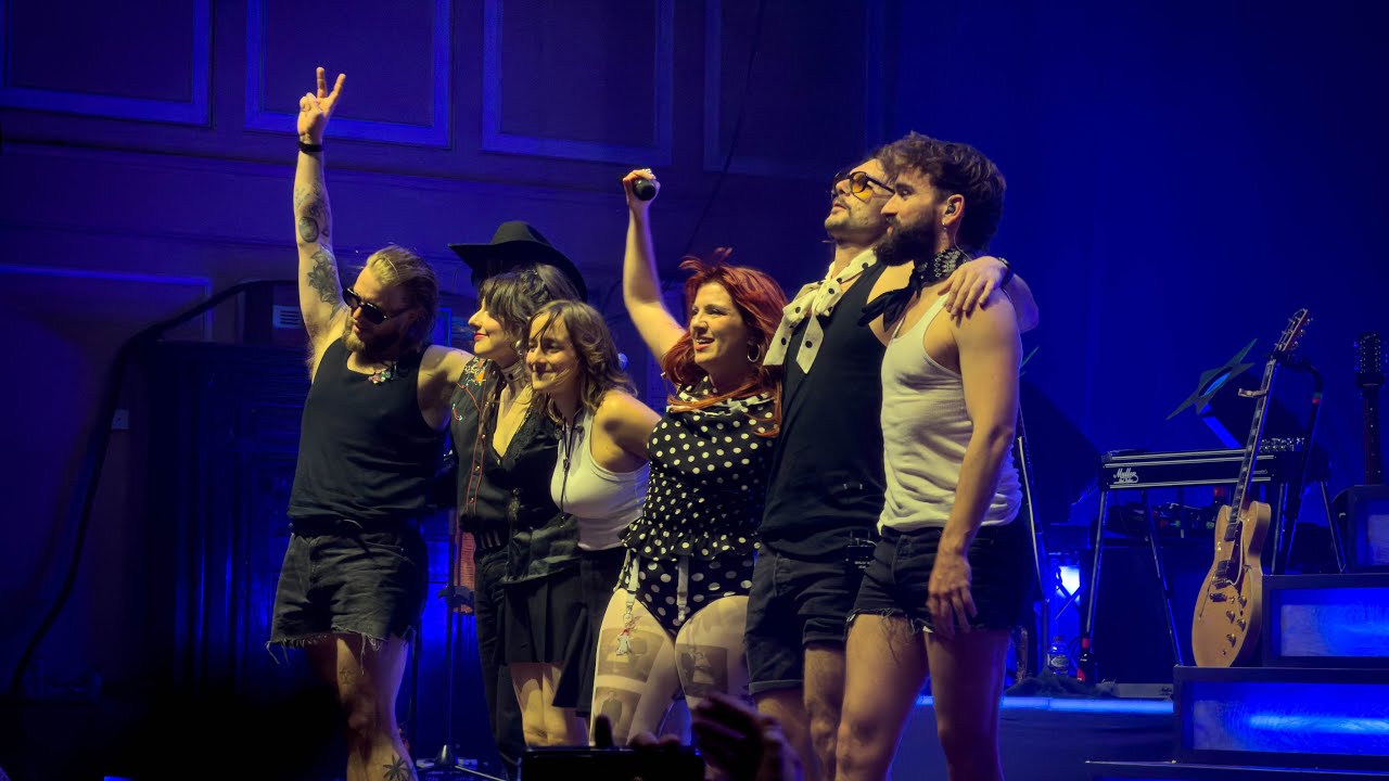CMAT @ Newcastle City Hall 16/11/25 (Janis Joplining intro and more) 