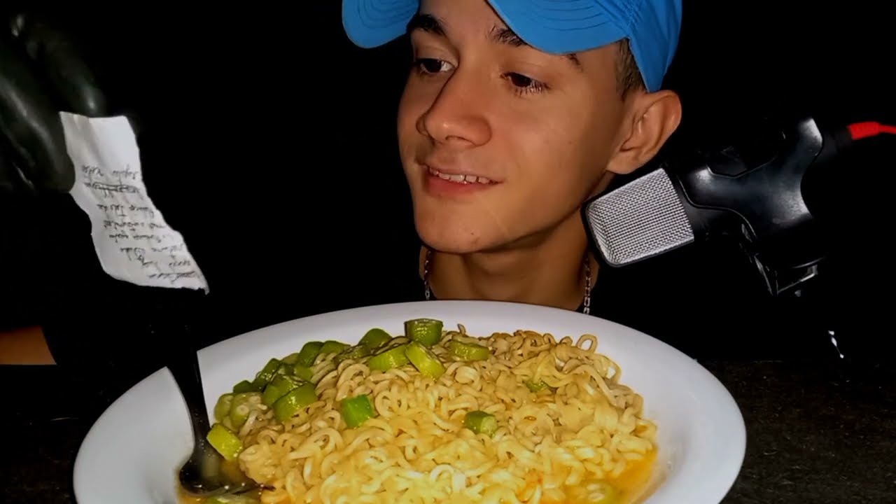 ASMR COMIDA NISSIN HOT CALABRESA COM QUIABO | EDVAN ASMR