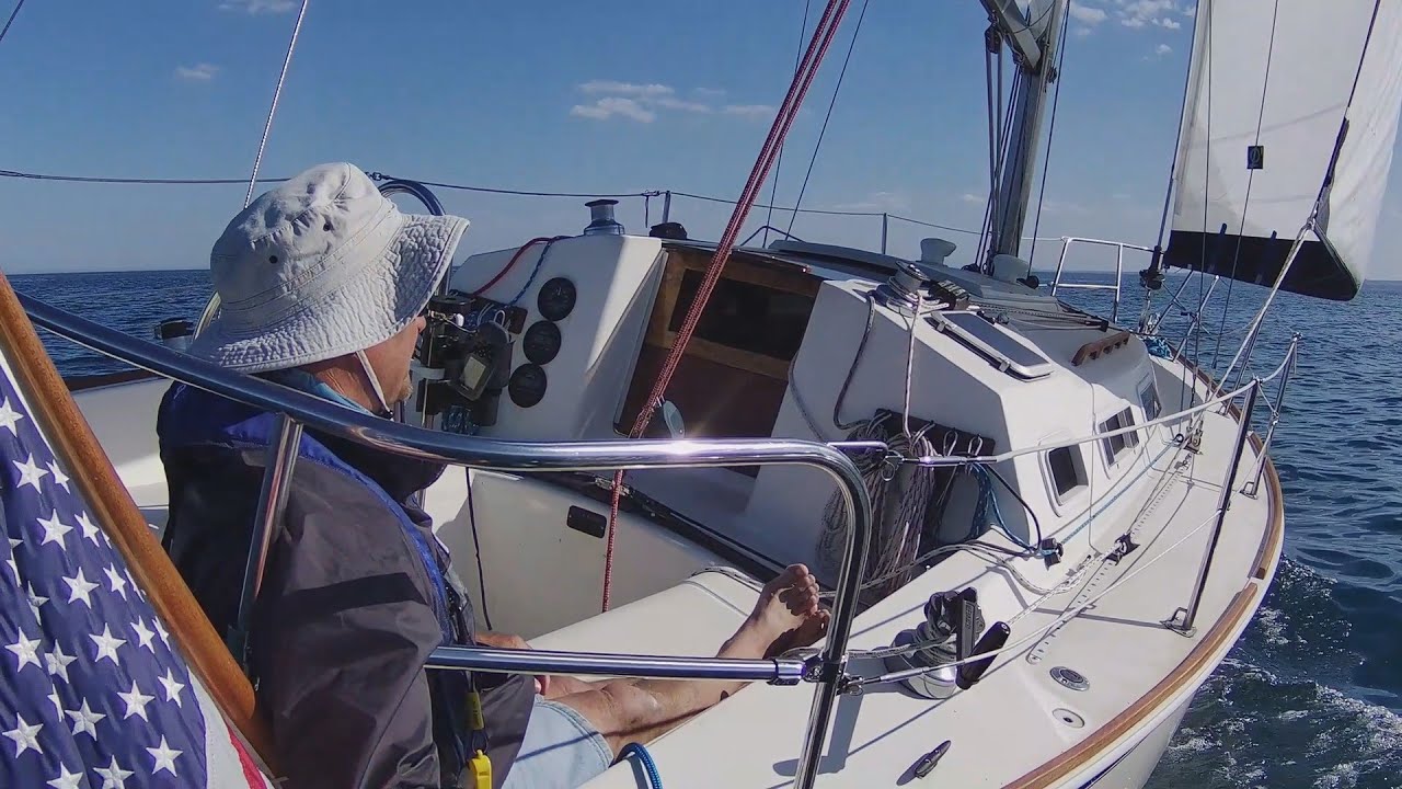 Pearson 28 - Sailing Lake Michigan