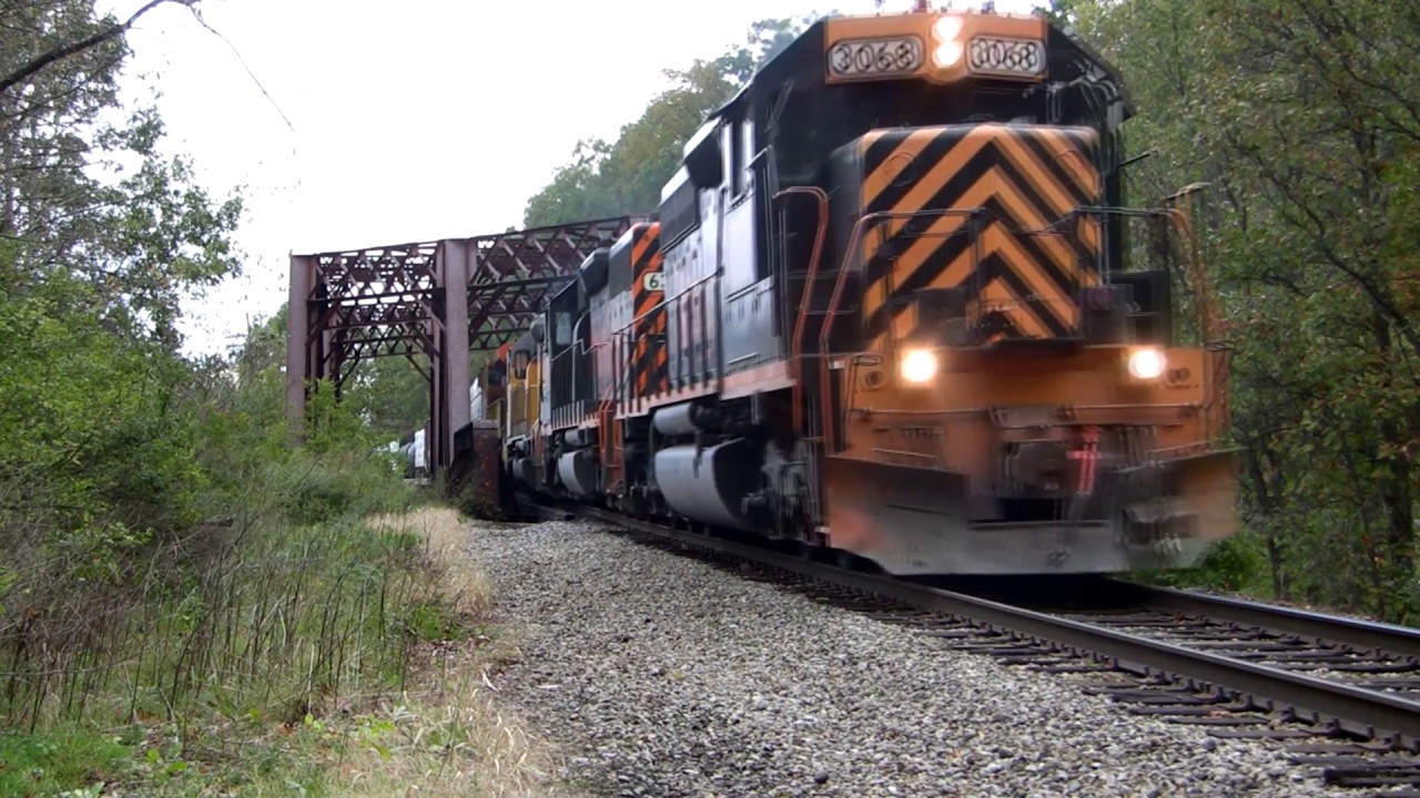 Buffalo & Pittsburgh train SIRI with Wheeling & Lake Erie power