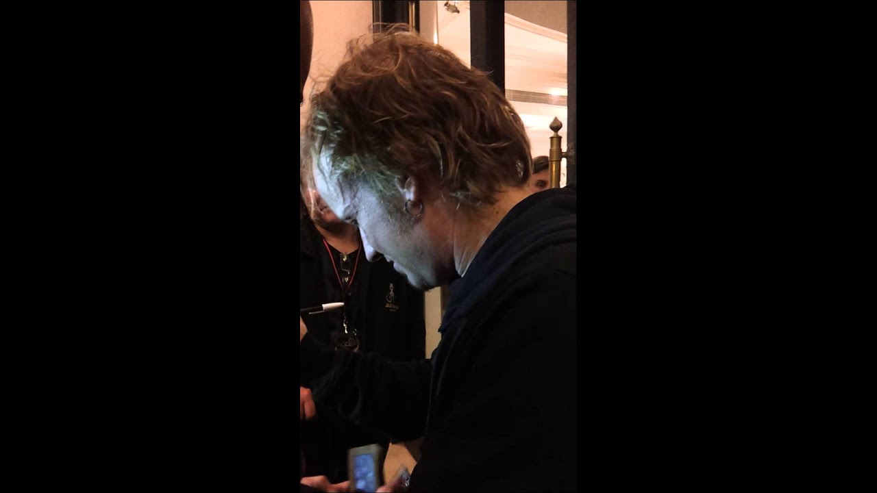 Tobias Sammet talking to fans