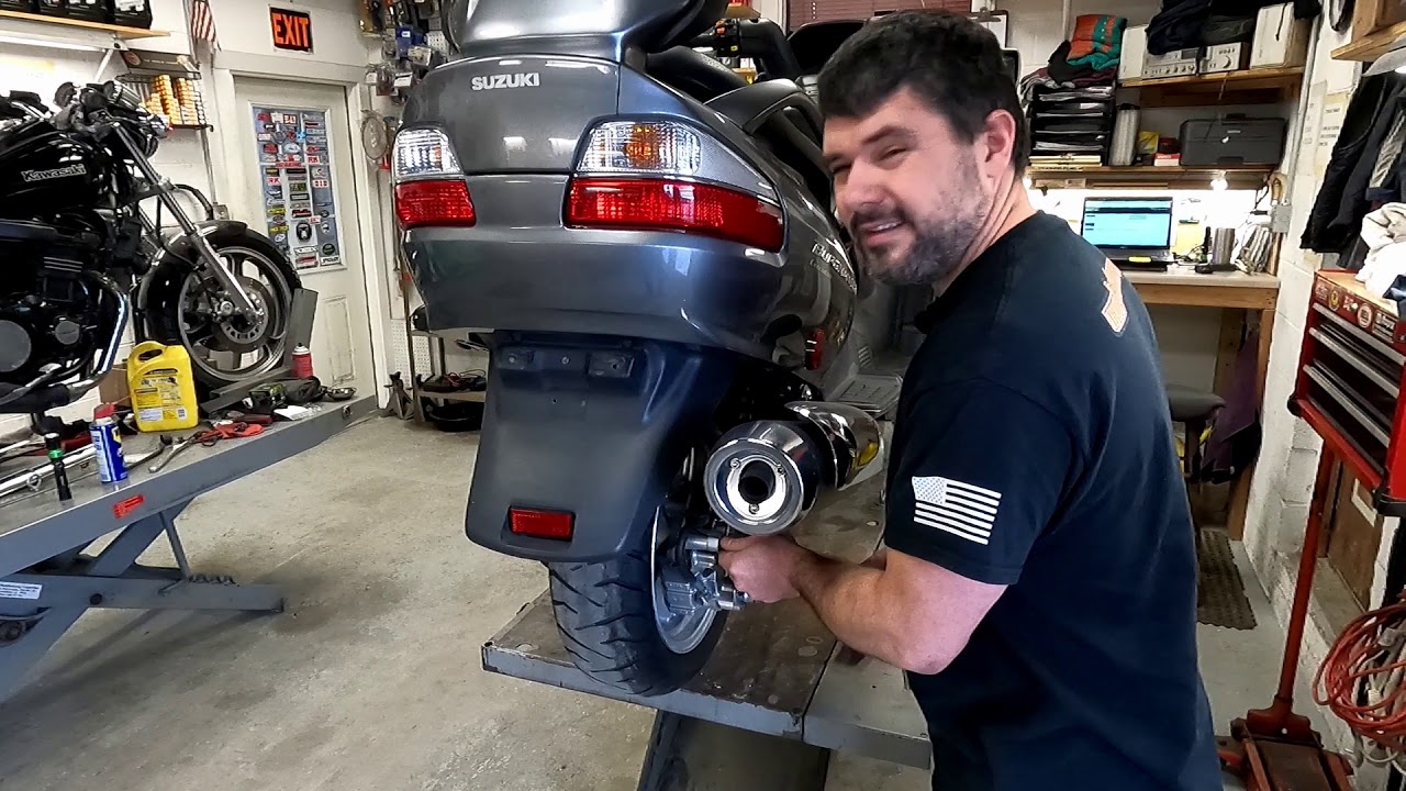 2008 Suzuki Burgman 650 Executive.  Doing our 48 point check for Service! Part 2