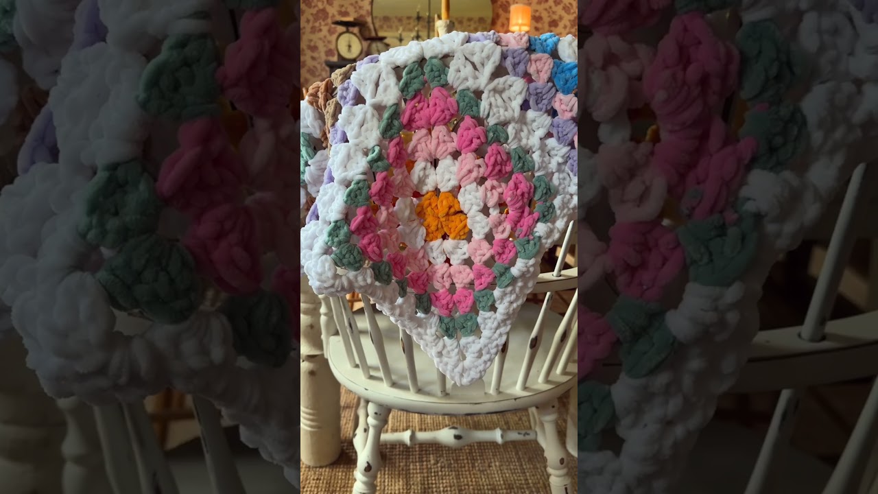 Olive's Cozy Granny Square Blanket #crochet #chenilleyarn #grannysquare